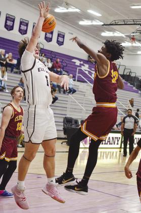 CHS Reds basketball season ends short of area round