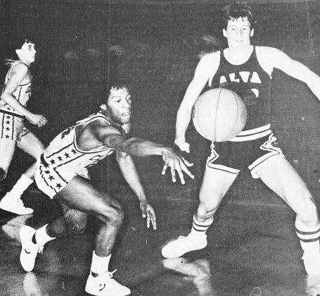 40 YEARS AGO Senior leader Terry Fisher reached out to swat the ball away from Alva’s Neil O’Bleness during Clinton’s 50-29 victory.