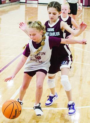 Hollis Ray dribbles around the Sayre defender during Clinton’s fourth-grade girls’ game. CDN |Sam Goodwyn