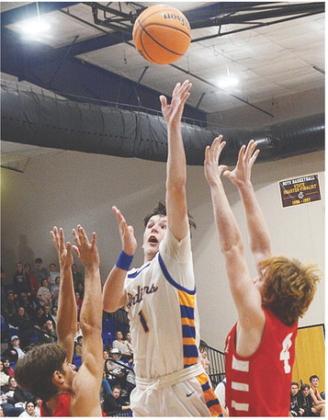 Keeping both eyes open against the opponent