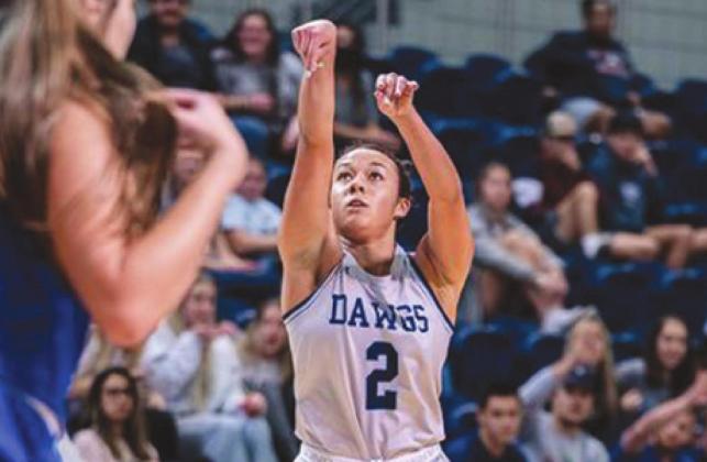 Lady Dawgs go 1-1 on Arkansas trip