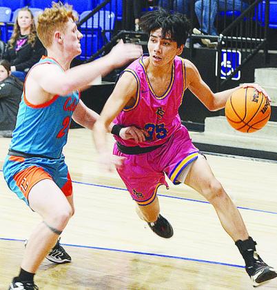 No. 35 D’Shawn Washee drives by a Calumet defender during Arapaho-Butler’s home game against the Chieftans. CDN | Sam Goodwyn