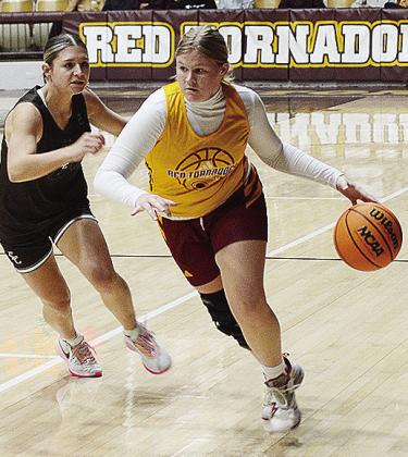 Clinton’s Lyssa Day drives the ball around the Elkette player during the Lady Reds’ JV game Tuesday against Elk City. CDN | Sam Goodwyn