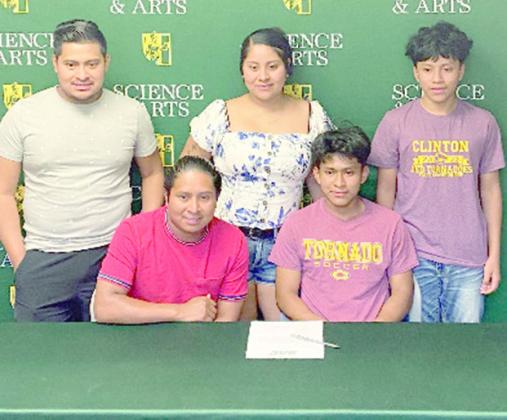 Perez signs with USAO