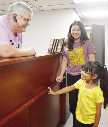 Karen Chapman, left, and Marisa Villanueva chat with kindergartner Annelise Gutierrez before getting picked up at Nance Elementary School.
