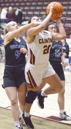 CHS gets sweep streak going