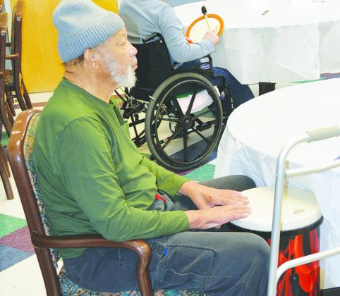 Harvey Jones is drumming along to the music at the Clinton Veterans Center. CDN | Christian Jacobsen
