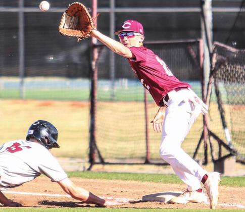 Reds score 16 runs in sweep of Eagles