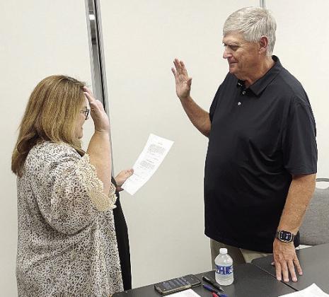 Clinton City Clerk Amy Jones, left, swears in Mark Nicholson to serve as a trustee on the Clinton Economic Development Authority. CDN | Courtesy photo