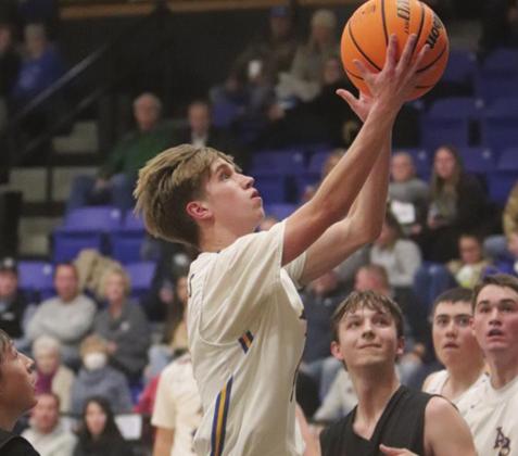 Fifth-ranked Indians rout Merritt, 62-43