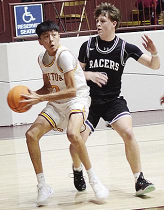 Clinton’s Rufus Whiteman-Ellis looks for an open teammate as he drives the ball against a defender during the game against Newcastle. CDN | Sam Goodwyn