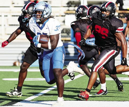 Former Clinton running back No. 33 Zaedon Collins outruns two Community Christian College defenders during Kilgore College’s 55-0 win over the Raiders this past season. CDN | Courtesy photo
