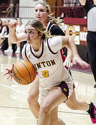 No. 0 Laney Anderson outruns an Elgin defender during Clinton’s game against the Lady Owls. CDN | Sam Goodwyn