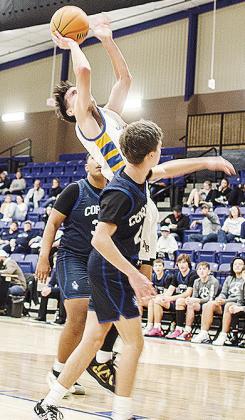 A-B’s Kaden Waldrop drives to the hoop for the layup in the Indians’ win over Cordell Thursday. CDN | Sam Goodwyn