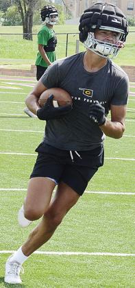 Sophomore JJ Ruiz carries the ball during practice Monday. CDN | Sam Goodwyn