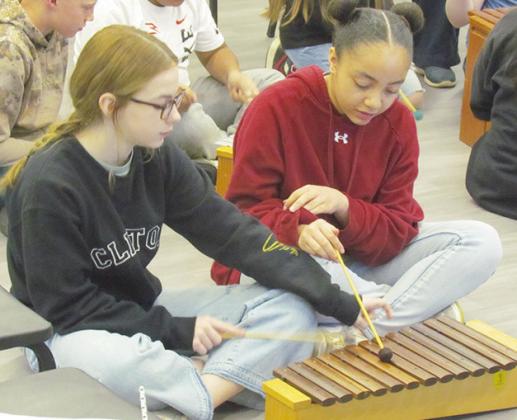 Magnolia Gibson, left, and Genisus Johnson work together on the xylophone to play “Chicken on a Fencepost” at Clinton Middle School. CDN | Christian Jacobsen