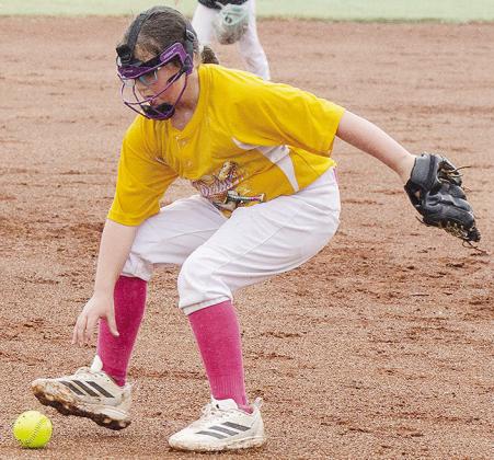 Arapaho-Butler’s Riley Thomas fields the ball during the Lady Indians’ first-round game against Elk City in the OK Kids 8U Softball State Tournament. CDN | Sam Goodwyn