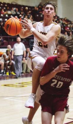 Reds keep cool, clip Eagles