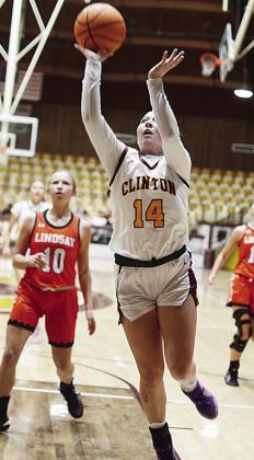 No. 14 Brooklyn Aston goes up for a layup in the Clinton’s girls’ basketball game against Lindsay. CDN | Sam Goodwyn
