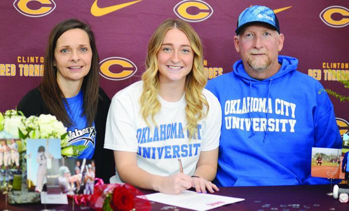 Davis signs to play softball at OCU