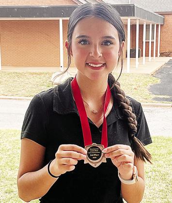 Clinton’s Madison Martinez shows off her third-place medal from the Weatherford Junior High Invitational Golf Tournament. CDN |Courtesy Photo