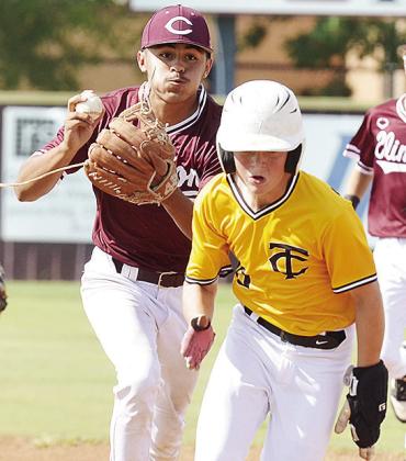 Clinton’s Jesus Gutierrez runs down the Canute baserunner during the Reds’ game against the Trojans at home. CDN | Sam Goodwyn