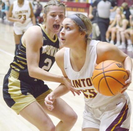Lady Reds stifle Woodward in win