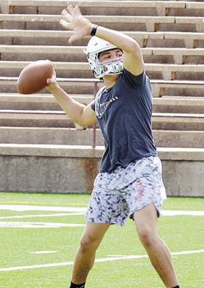 Sophomore quarterback Easten Powell reaches back as he prepares to throw the ball during spring practice. CDN | Sam Goodwyn