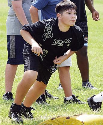 Izaias Wraspir shoots out of his lineman’s stance during practice Monday at the middle school. CDN | Sam Goodwyn