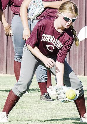 Charlotte Brooks fields the ball during warm-ups prior to Clinton’s junior high scrimmage. CDN |Sam Goodwyn
