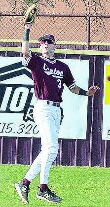 Clinton’s No. 3 Craig Hunter catches the fly ball for the out during the Reds’ home game against Woodward. CDN | Sam Goodwyn