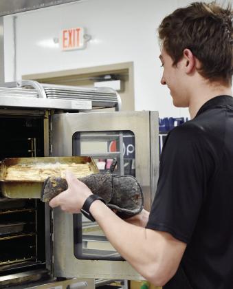 Removing schnetka from oven