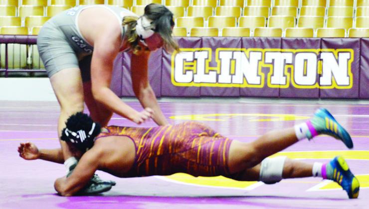 linton 215-pounder Malachi Lorne shoots in on the low single-leg to register a takedown against his Kingfisher opponent