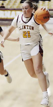 No. 21 Rhylee Rodebush drives to the basket during Clinton’s match-up against the Elkettes in the Tornado Dome. CDN | Sam Goodwyn