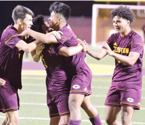 Clinton advances to quarterfinals