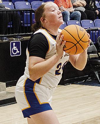 No. 24 Lauryn McHenry prepares to shoot the ball during A-B’s game against Hammon this year. CDN | Sam Goodwyn