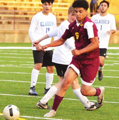 Clinton sweeps first scrimmage