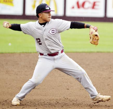 Reds win to advance to regionals