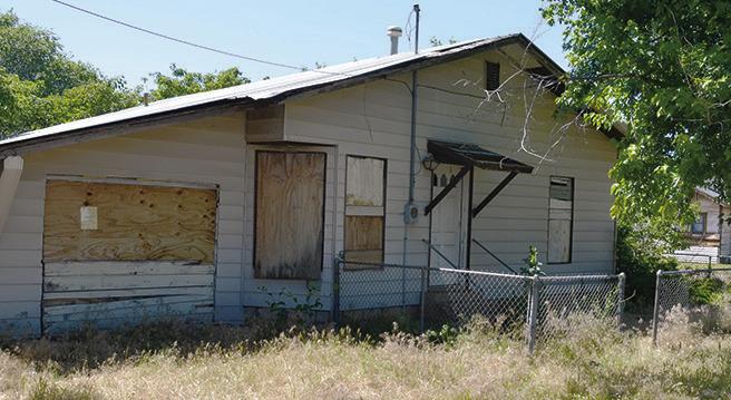 The property at 420 N. 16th St. was condemned Tuesday night at the Clinton City Council meeting. The structure has not had running water since 2012. CDN | Micah Ashcraft