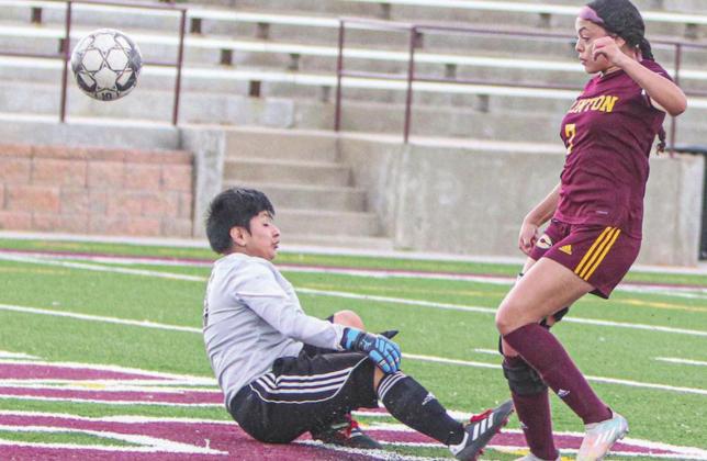 Nolasquez, Carrizales net hat tricks in win