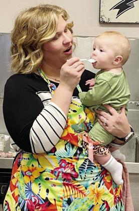 Merlanda Dorman offers a bite of mashed potatoes to her daughter, An-See nie, during Cornerstone Church’s annual Thanksgiving Feed. CDN | Staff Photo