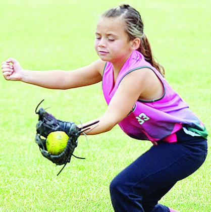 Thomas’ No. 33 Rylan Kaney catches the ball during the OK Kids 8U State Softball Tournament. CDN | Sam Goodwyn