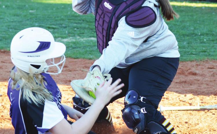 Lady Reds drop slugfest to H-E