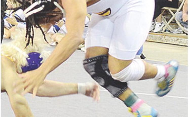 Clinton’s Malachi Lorne swings himself around his opponent as he avoids a move during the Class 4A State Championship match at the Jim Norick Arena. CDN | Sam Goodwyn