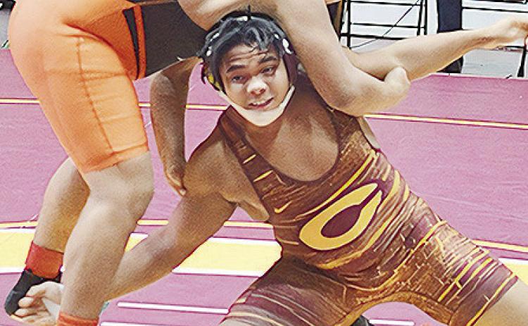 Lorne qualifies for two national wrestling tourneys