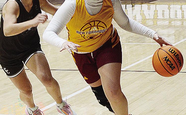 Clinton’s Lyssa Day drives the ball around the Elkette player during the Lady Reds’ JV game Tuesday against Elk City. CDN | Sam Goodwyn