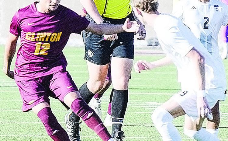 Clinton’s Austin Reynaga, left, avoids the Woodward defender during the Reds’ home game against the Boomers. CDN | Sam Goodwyn