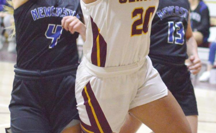 CHS gets sweep streak going