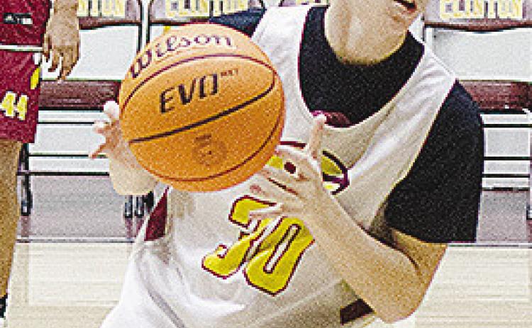 No. 30 Axl Deatherage cuts up the lane after catching the ball during practice. CDN | Sam Goodwyn
