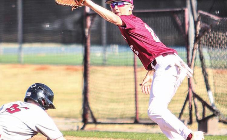 Reds score 16 runs in sweep of Eagles